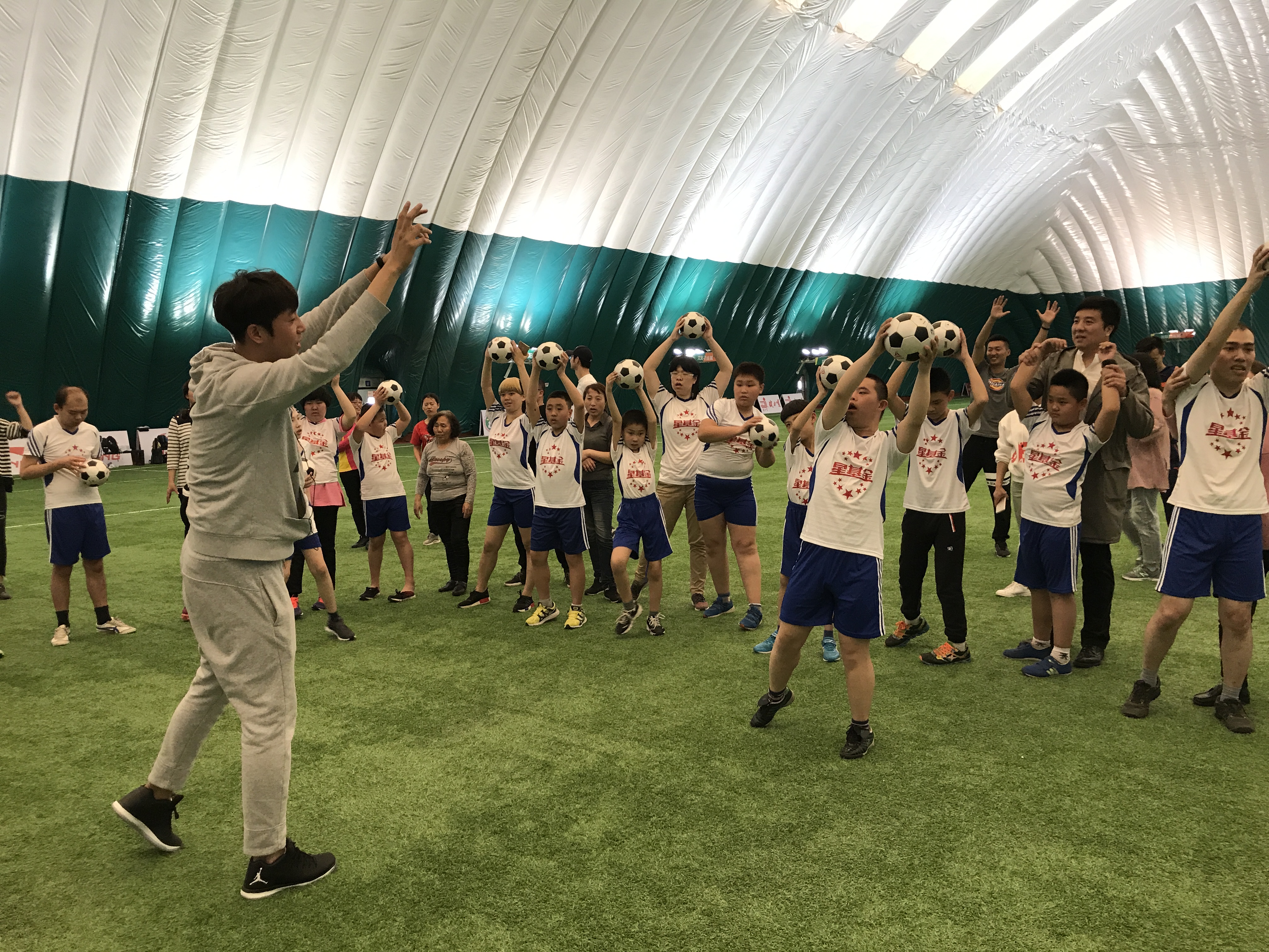 体育部大球教研中心党支部开展关...